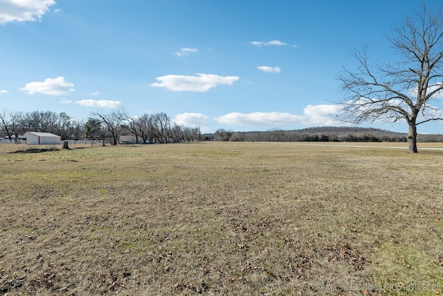 view of yard featuring a rural view