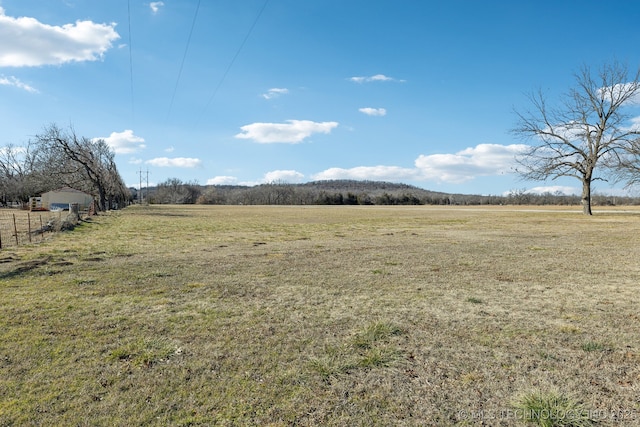 view of yard featuring a rural view