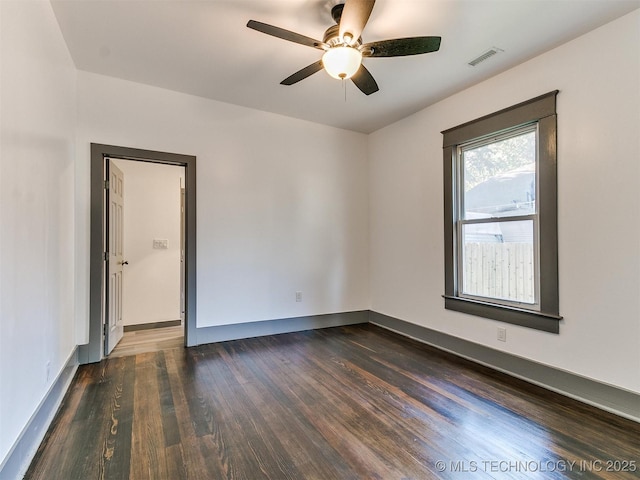 unfurnished room with dark wood-type flooring and ceiling fan