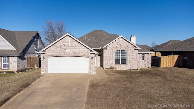 view of front of home featuring a garage and a front yard