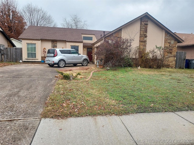 view of front of home with a front lawn