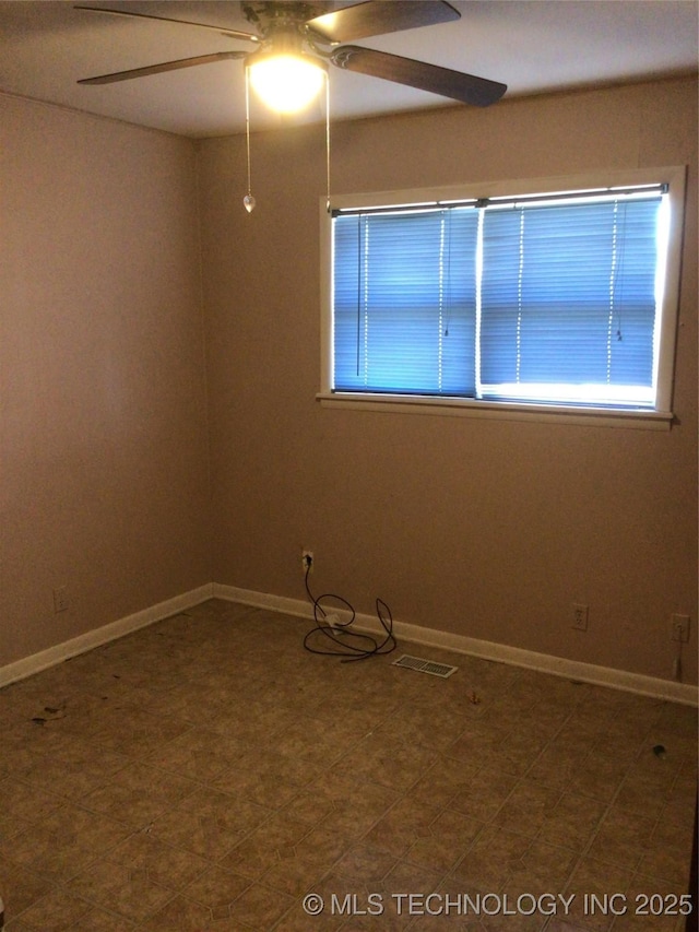 empty room featuring ceiling fan