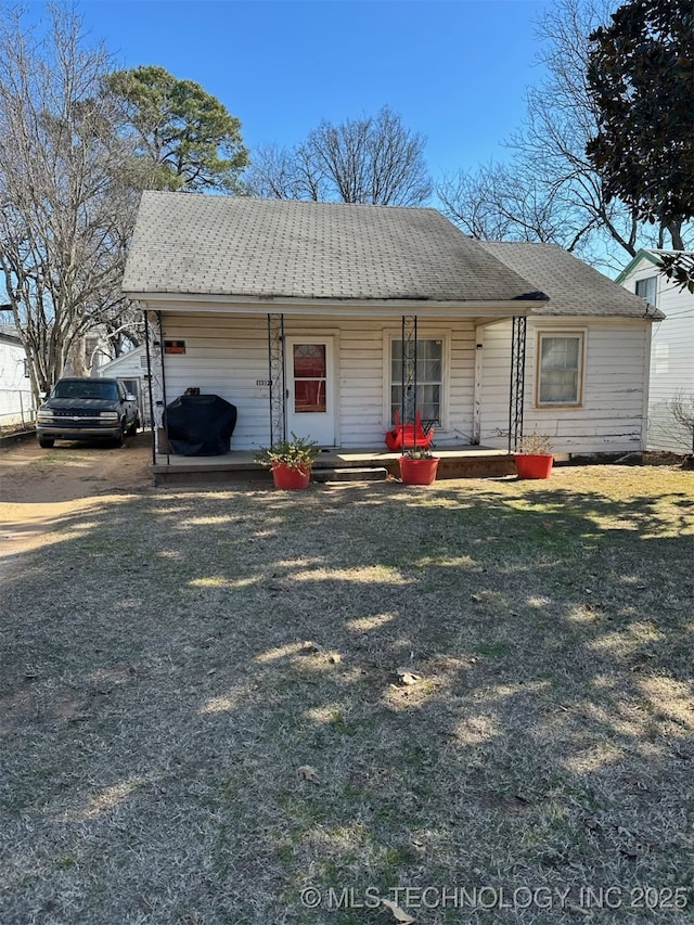 single story home featuring a front lawn and a porch