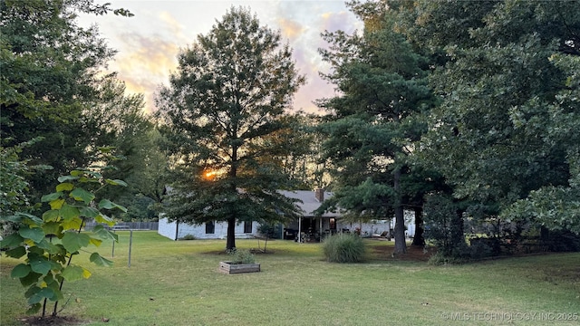 view of yard at dusk