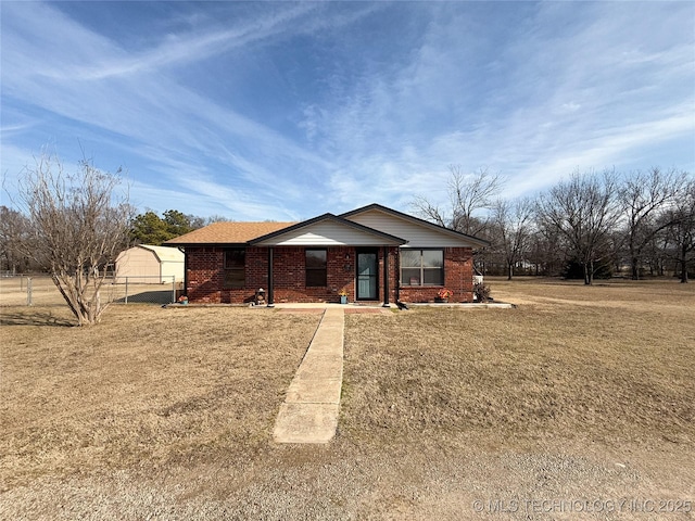 single story home with a front lawn