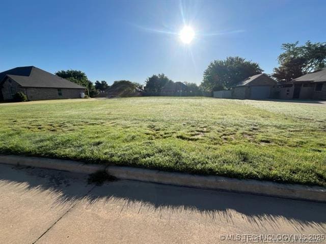 Listing photo 2 for Springfield, Durant OK 74701