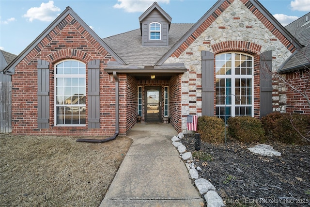 view of front facade with a front lawn