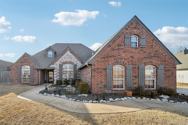 view of front of house with a front lawn