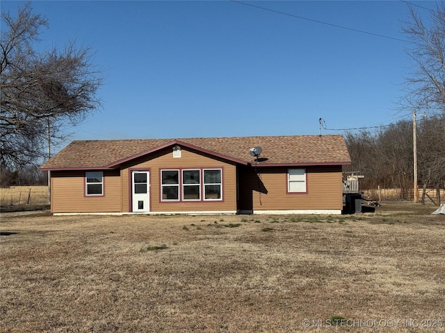 view of front of house with a front lawn