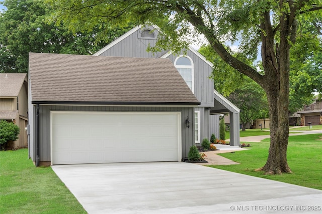 view of front of house featuring a front lawn