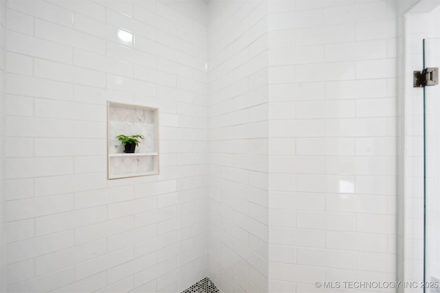 bathroom featuring tiled shower