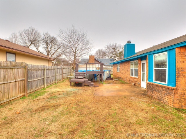 view of yard featuring a patio area