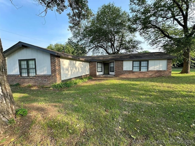 ranch-style house with a front yard