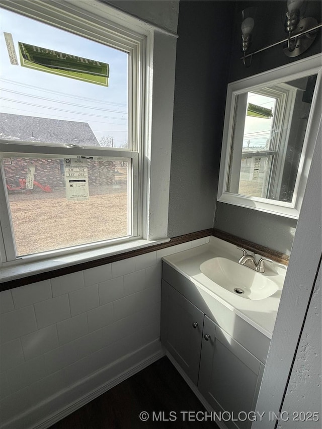 bathroom with vanity