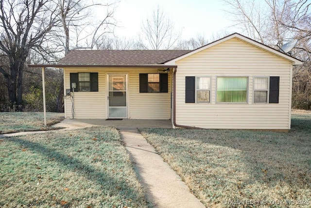 view of front of home with a front lawn