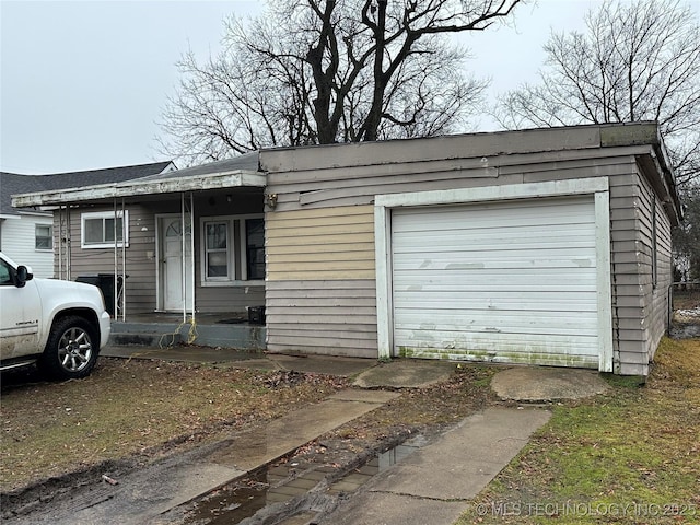 view of front facade with a garage