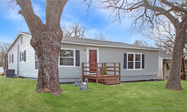 view of front of home featuring central AC unit and a front lawn