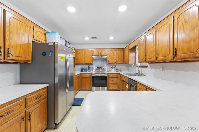 kitchen with stainless steel appliances, sink, and kitchen peninsula