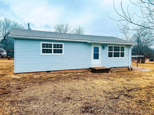 view of front facade with a front yard