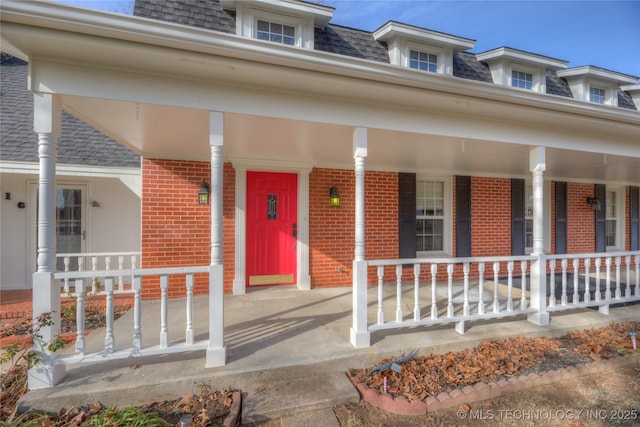 doorway to property with covered porch