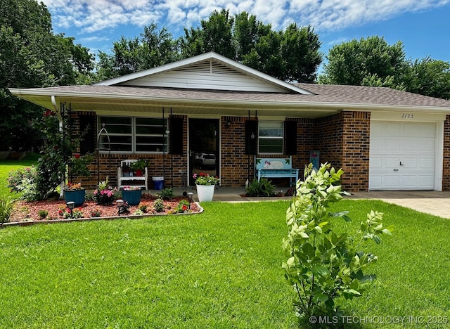 view of front of house featuring a garage, a front lawn, and covered porch