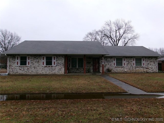 ranch-style home with a front yard