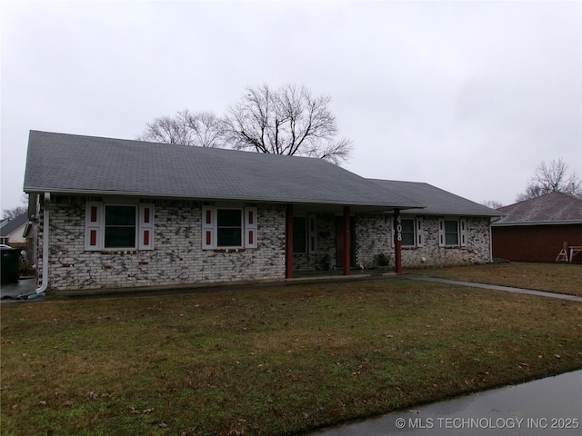 single story home featuring a front yard