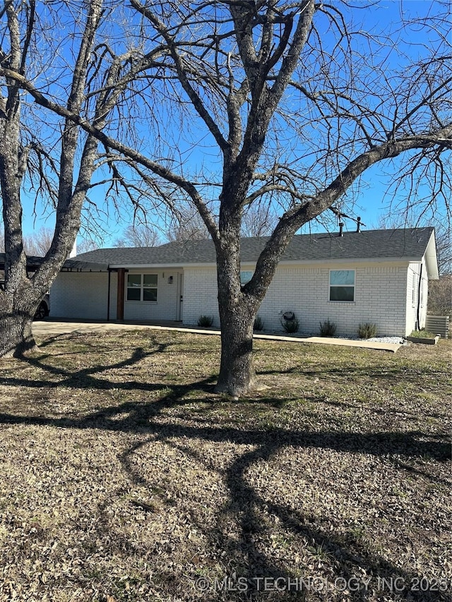 back of house featuring a yard