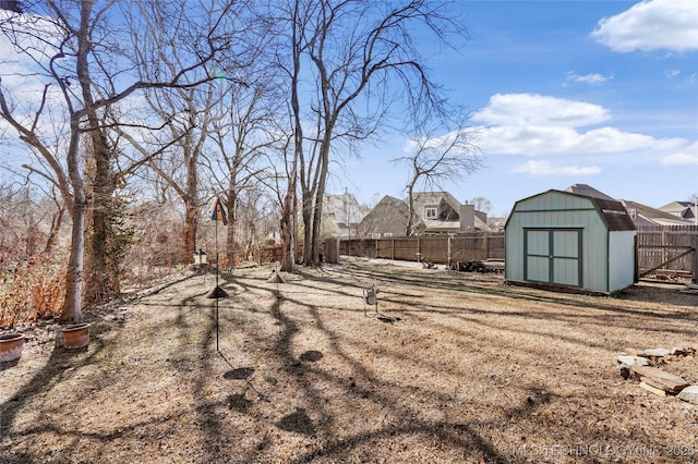 view of yard with a storage shed