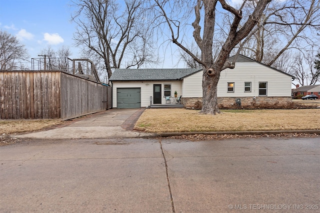 view of front facade with a garage and a front yard