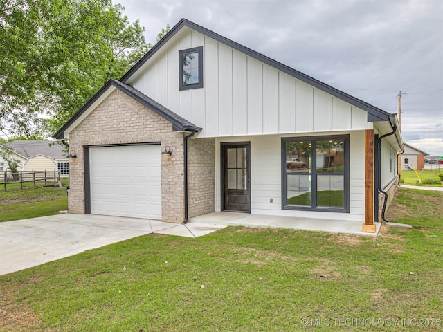 view of front of home with a garage and a front yard