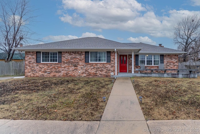 ranch-style house featuring a front yard