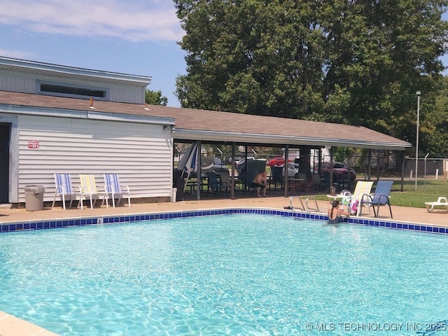 view of swimming pool