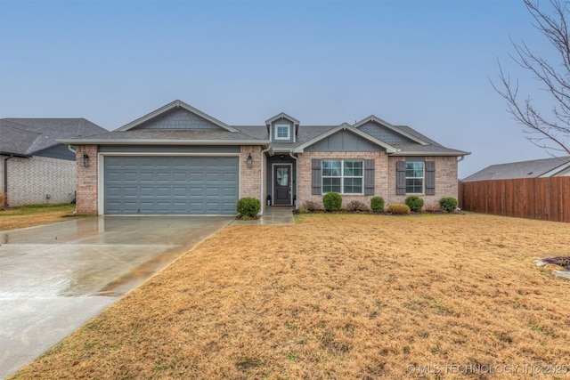 view of front of house featuring a garage and a front yard