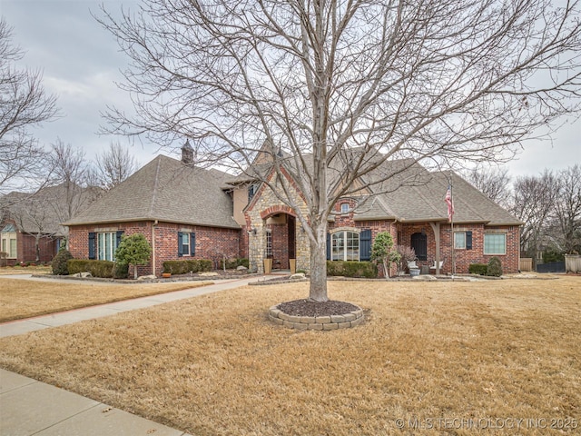 view of front of house with a front lawn