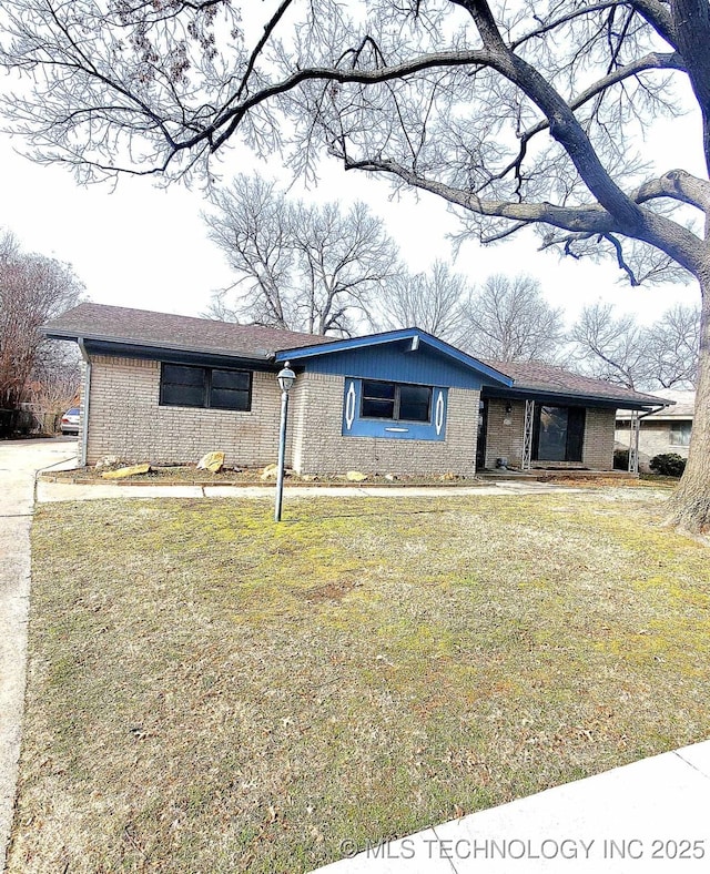 ranch-style home with a front yard