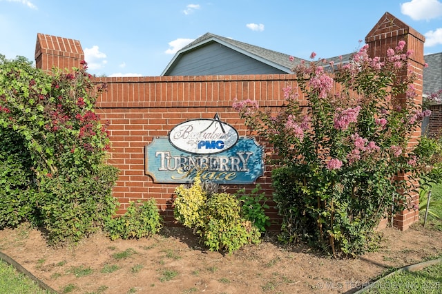 view of community / neighborhood sign