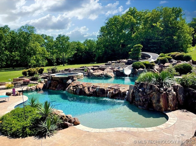 view of pool with an in ground hot tub and pool water feature