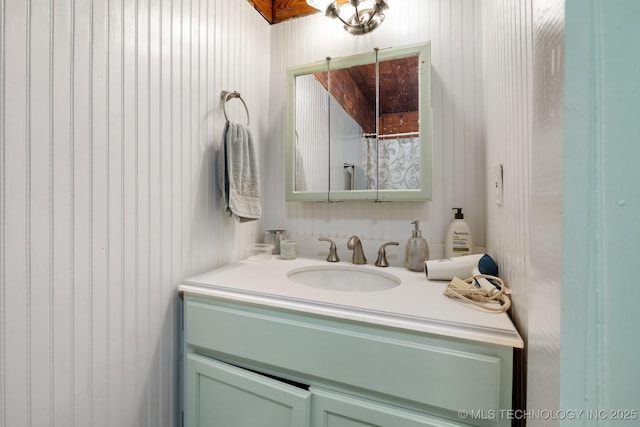 bathroom featuring a shower with curtain and vanity