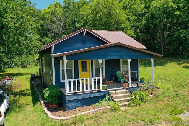 bungalow featuring a porch and a front yard
