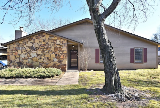 view of front of house with a front yard