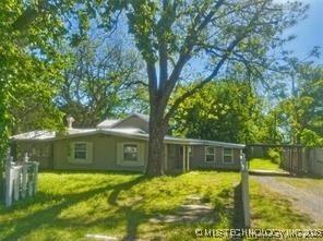 view of front of home with a front yard