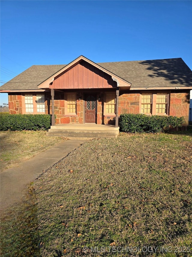 ranch-style house with a front lawn