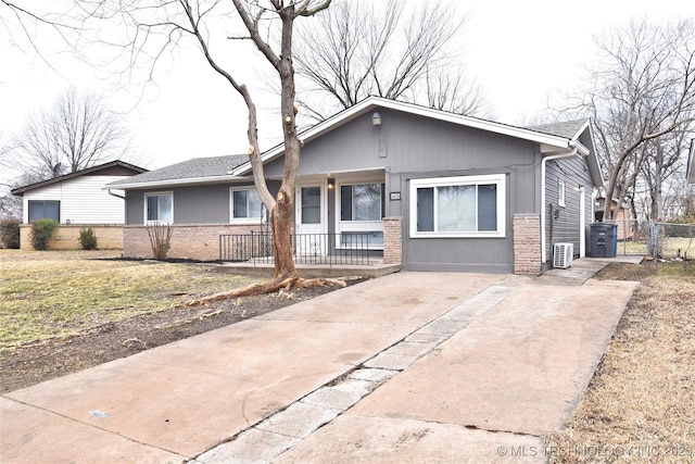 ranch-style home with a front yard and covered porch