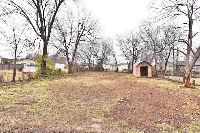 view of yard with a storage unit