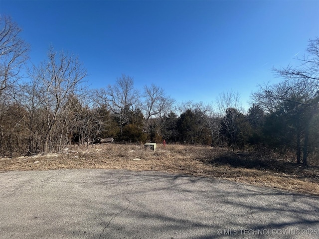 Listing photo 3 for 6050 E Chestnut Dr, Claremore OK 74019