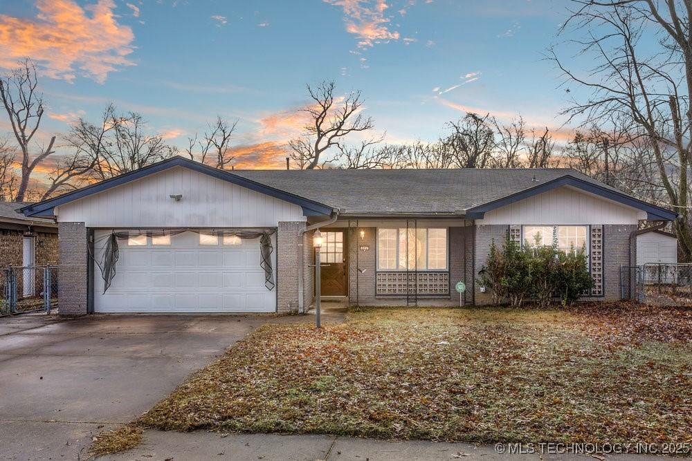 ranch-style home featuring a garage