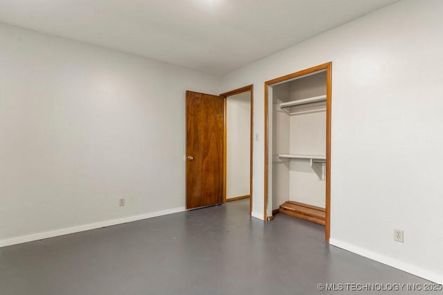 unfurnished bedroom featuring a closet