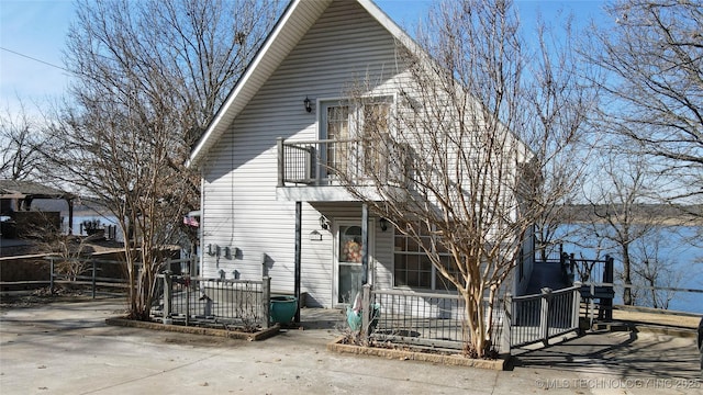 view of front of property