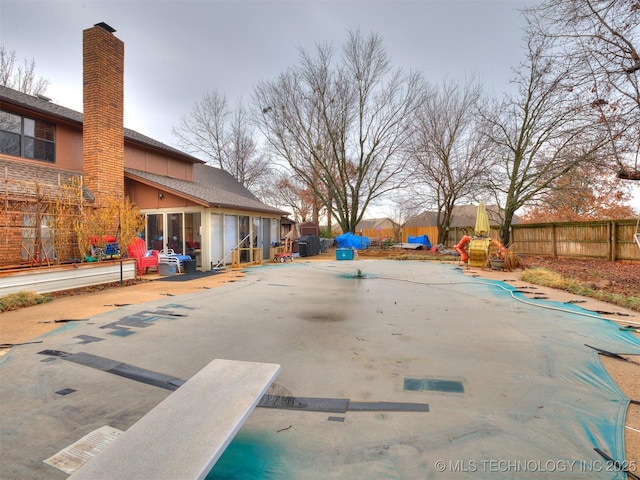 view of swimming pool